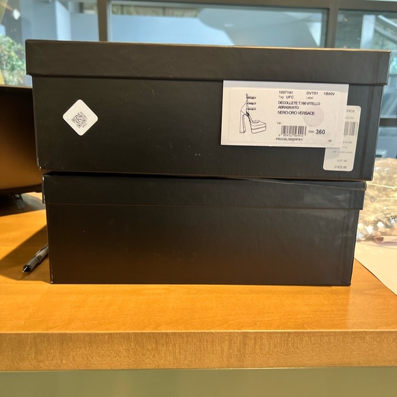 Nero-Oro Versace Platform Shoes - Picture 16 of 16